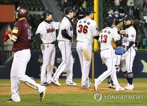 다시 한번 미라클…두산, 2015년 이후 5년 만에 3위로 PS 시작