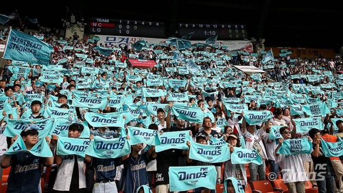 BNK경남은행, NC다이노스 한국시리즈 우승 기원 머플러 제작