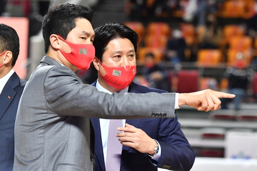 공동 선두 올라선 SK 문경은 감독 연패 없는 시즌 이어가고파