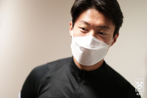 황의조, 대표팀서 최전방·소속팀선 측면…혼란보다는 배워요