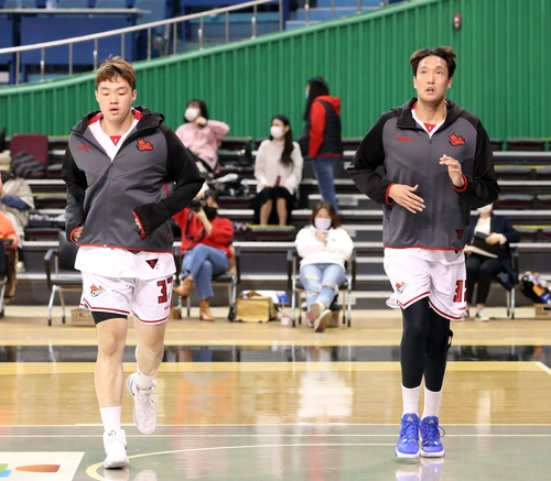 '6년만의 호흡' 이승현·이종현…밀어주고 끌어준 '영혼의 단짝'