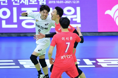 프로배구 선수 세리머니에 감독들도 흥분…경고받은 사연