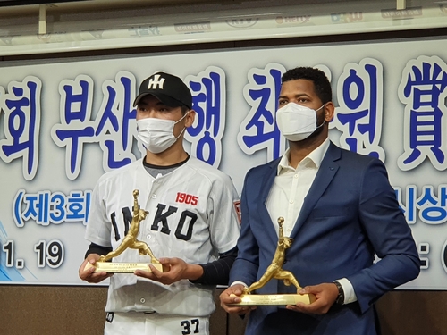 두산 알칸타라·인천고 윤태현, 2020년 최동원상 수상