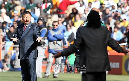 선수·감독으로 마라도나와 대결한 허정무 만감이 교차