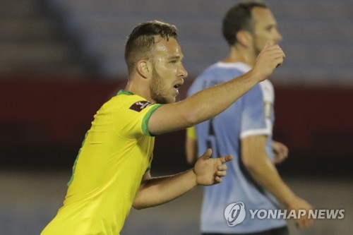 '아르투르 결승골' 브라질, 우루과이 꺾고 월드컵 예선 4연승