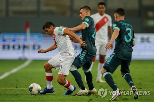 '아르투르 결승골' 브라질, 우루과이 꺾고 월드컵 예선 4연승