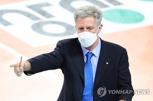 산틸리 대한항공 감독의 반문 상대는 KB인가 케이타인가