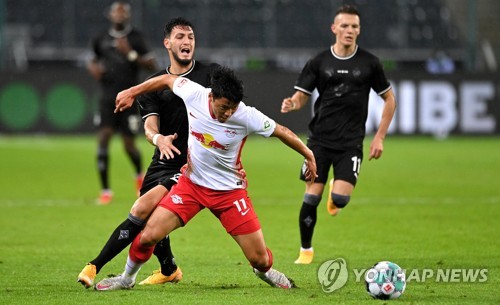 '황희찬 24분' 라이프치히, 묀헨에 0-1로 덜미…리그 시즌 첫 패