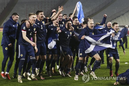 스코틀랜드, 승부차기서 세르비아 제압…25년 만에 유로 본선행