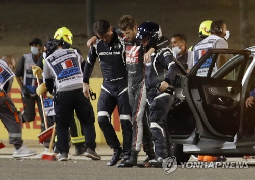 F1 해밀턴 바레인GP 우승…그로장은 시속 220㎞ 충돌 '구사일생'