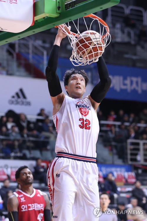 6년 만에 재회 이승현·이종현 이렇게 빨리 다시 만날 줄이야