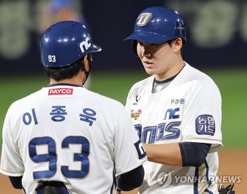 NC 이호준·이종욱 코치가 후배들에게…KS서 누리고, 누벼라