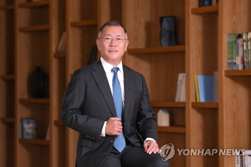 정의선의 '인재경영'…은퇴 이동국 챙기고 떠난 동커볼케 재영입