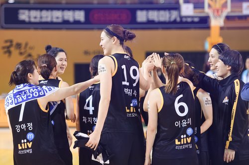 휴식 마친 여자프로농구 22일 재개…신한은행 선전 이어질까