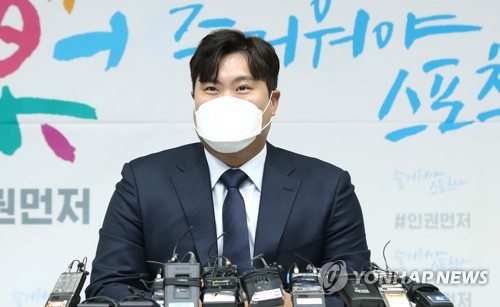 류현진 PS 일찍 끝나 아쉬워…사이영상 최종 후보 영광