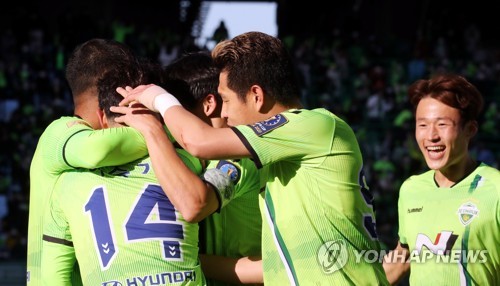 '이승기 멀티골' 전북, 울산 또 넘고 FA컵 우승…창단 첫 '더블'