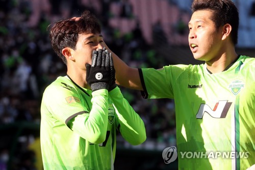 '이승기 멀티골' 전북, 울산 또 넘고 FA컵 우승…창단 첫 '더블'