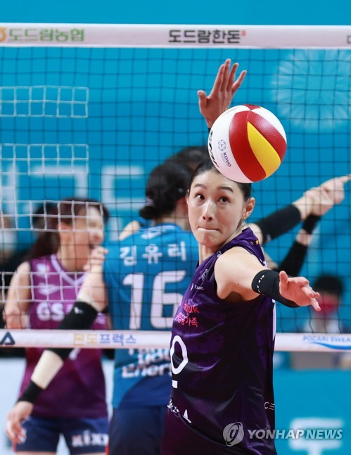 커지는 김연경 논란…신영철 감독도 목소리 비신사적인 행위(종합)