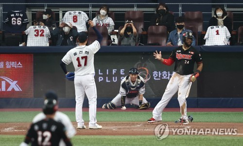 김태형 감독 힘 써 보지도 못하고 패배…다시 총력전