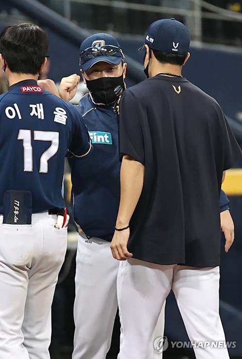 이동욱 감독 루친스키, 경기 끝내길 원하더라…김진성, 고마워