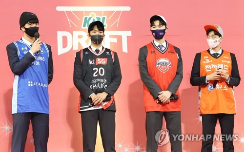 [프로농구전망대] '빅딜 주인공' 최진수 vs 이종현, 내달 3일 격돌