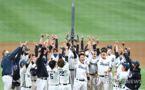 4년 만에 새 팀서 또 KS MVP 양의지 리니지가 먹여 살리니…