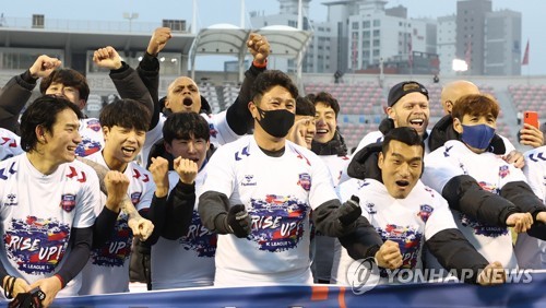 공격축구로 승격 거머쥔 수원FC 김도균 안병준·마사 고맙다