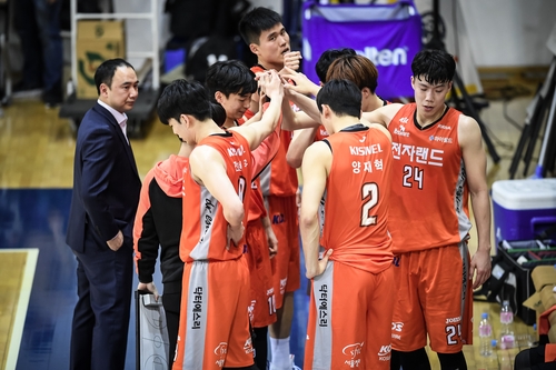 KBL D리그 전자랜드-삼성전 연기…선수 지인 코로나 확진자 접촉