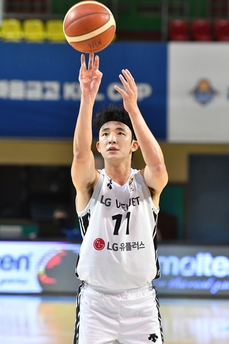 프로농구 LG 강병현, 손등 부상으로 수술…8주 결장 예상