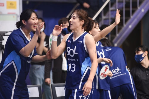 '김단비 20점 10리바운드' 신한은행, BNK 14점 차 제압