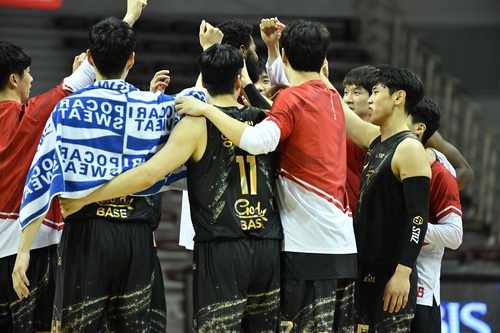 KGC인삼공사, KCC 꺾고 단독 1위…시즌 1호 전 구단 상대 승리(종합)