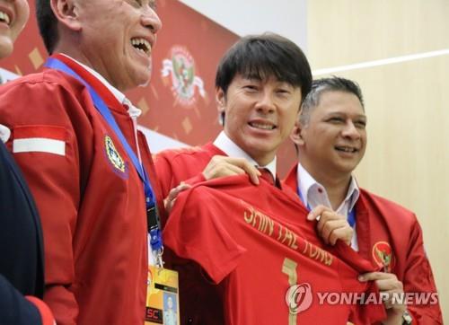 U-20 월드컵 연기…개최국 인니 신태용 감독 안타깝지만…