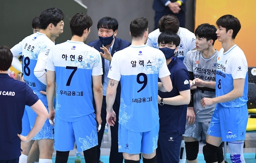 뿔난 신영철 감독, 작전타임 중 등 돌린 알렉스에게 필요 없어