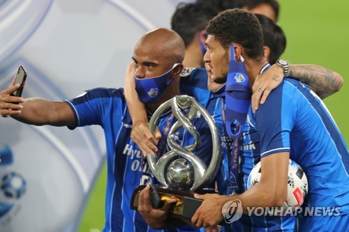 울산, 마지막에 웃다…8년 만에 아시아 정상 탈환…윤빛가람 MVP(종합2보)