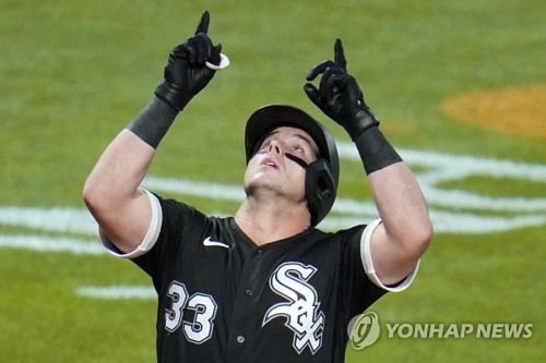 MLB '큰손' 자처한 메츠, FA 포수 매캔 영입…본격적인 움직임