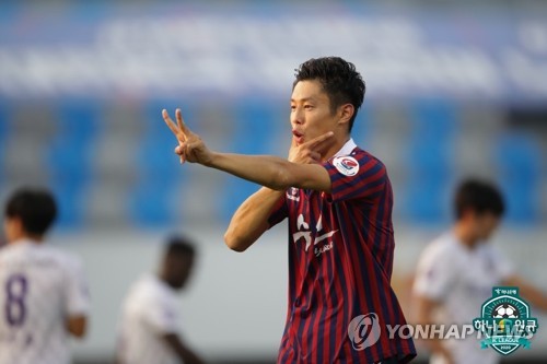 '이영표 대표이사 체제' 강원FC, 1호 영입은 '인민날두' 안병준