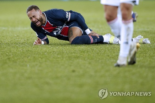 갈 길 바쁜 PSG, 네이마르 발목 부상 '대형 악재'