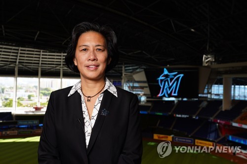 MLB 최초 여성 단장 응, 첫 트레이드로 잠수함 투수 영입