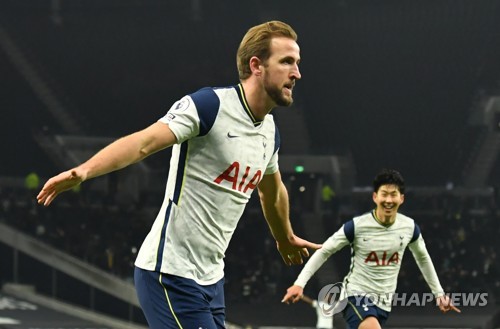 손흥민, EPL 10호골 '쾅'…토트넘은 아스널 2-0 완파하고 선두로