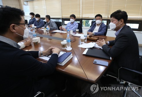 프로야구 단장들 코치 영입은 포스트시즌 끝나고 합시다