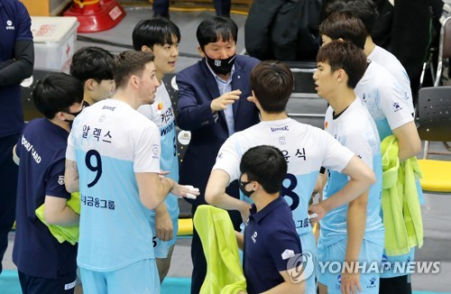 악재 속 3연승 도전 우리카드 하이볼 처리 좋아지고 있다