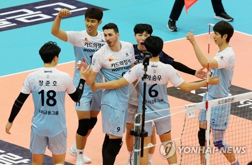 '꼴찌의 반란' 우리카드·도로공사, 각각 3연패·6연패 탈출(종합)