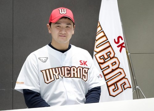 최주환, SK와 4년 최대 42억원에 계약…2021년 첫 외부 FA