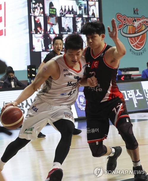 KCC, 삼성 꺾고 오리온과 공동 2위로…kt는 7연승 마감