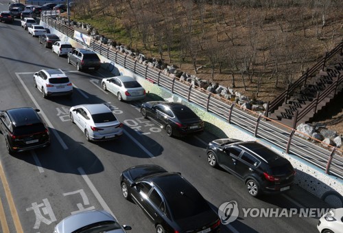 강원 '사흘간 93명' 스키장·병원·학교발 집단 감염…총 962명