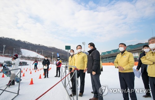 겨울 장사만 기다렸는데…스키장 등 레저시설 '당혹'