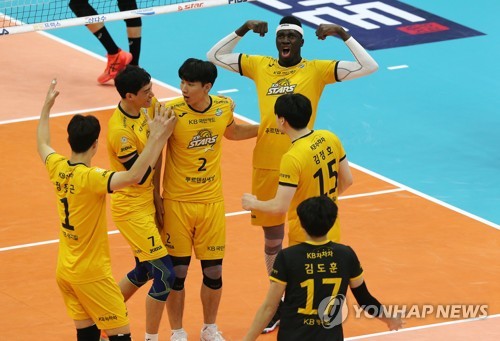 케이타·김정호 40점 합작…KB손보, 한국전력 꺾고 3연패 탈출
