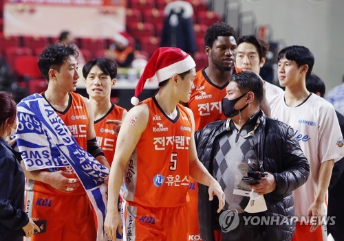 동료 빈 자리 메운 선수들…전자랜드 승리 이끈 '팀플레이'