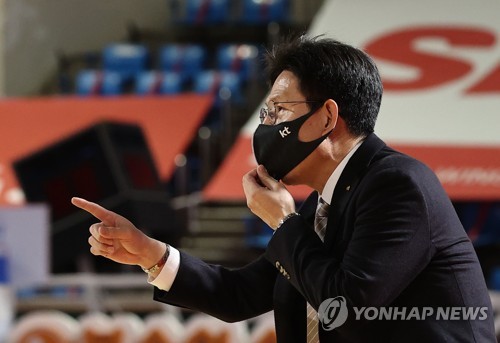 kt 대역전승 앞장 선 '다 잘 하는 베테랑' 김영환
