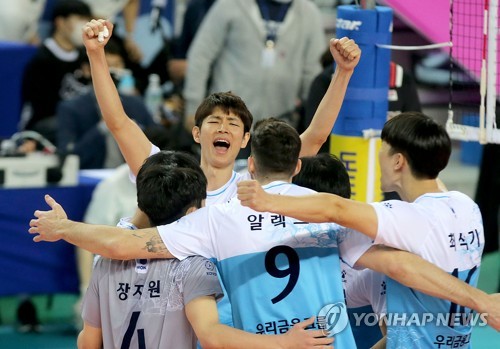 반환점 앞둔 프로배구…남자부 선두권 혼전·여자부는 흥국 1강